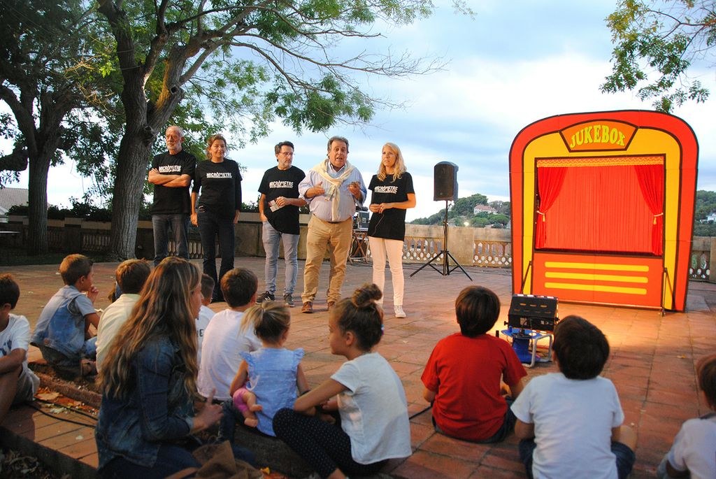  Gran èxit del primer Festival Micròmetre de microespectacles a Santa Susanna         .