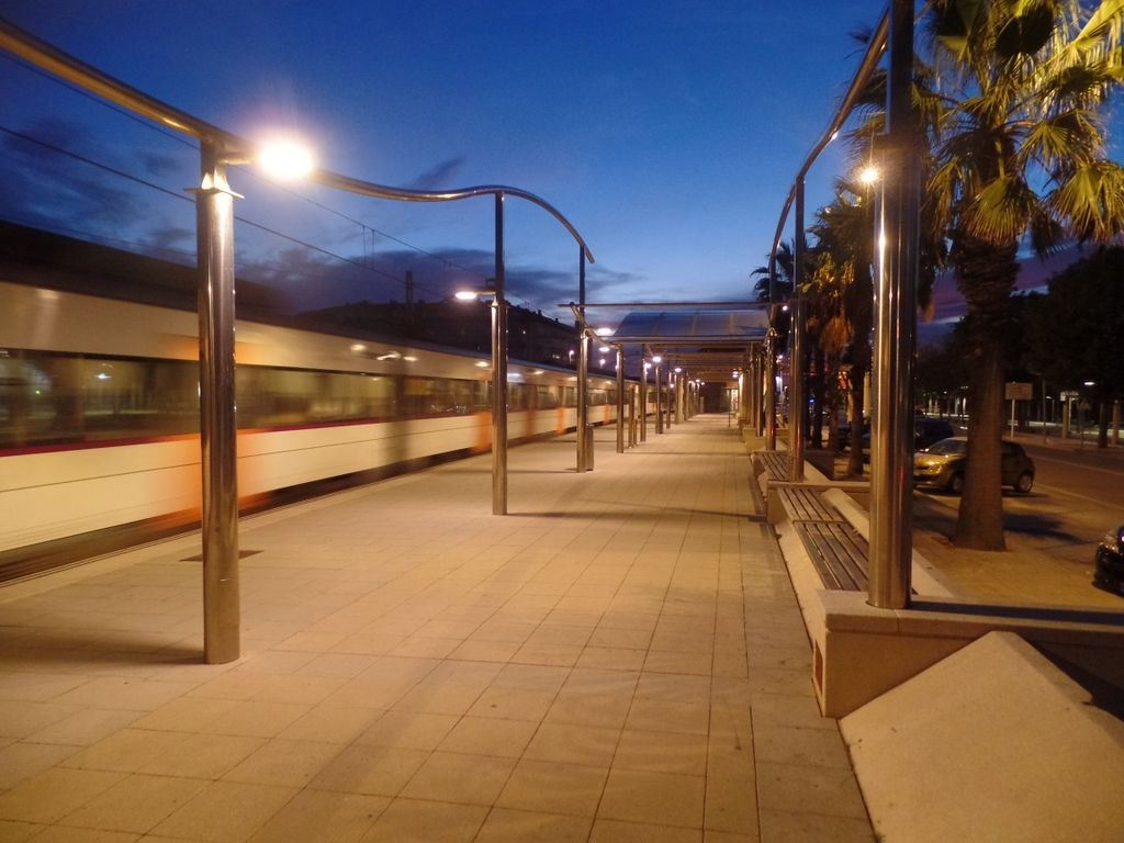  La nova il'uminació al baixador de la línia de tren R1 de Santa Susanna permet reduir el consum més d'un 12%         .
