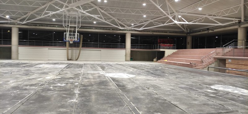 220906_-_Proyectores_montados_pista.jpg