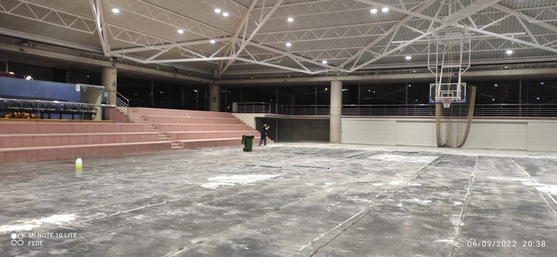 220906_-_Proyectores_montados_pista_2.jpg