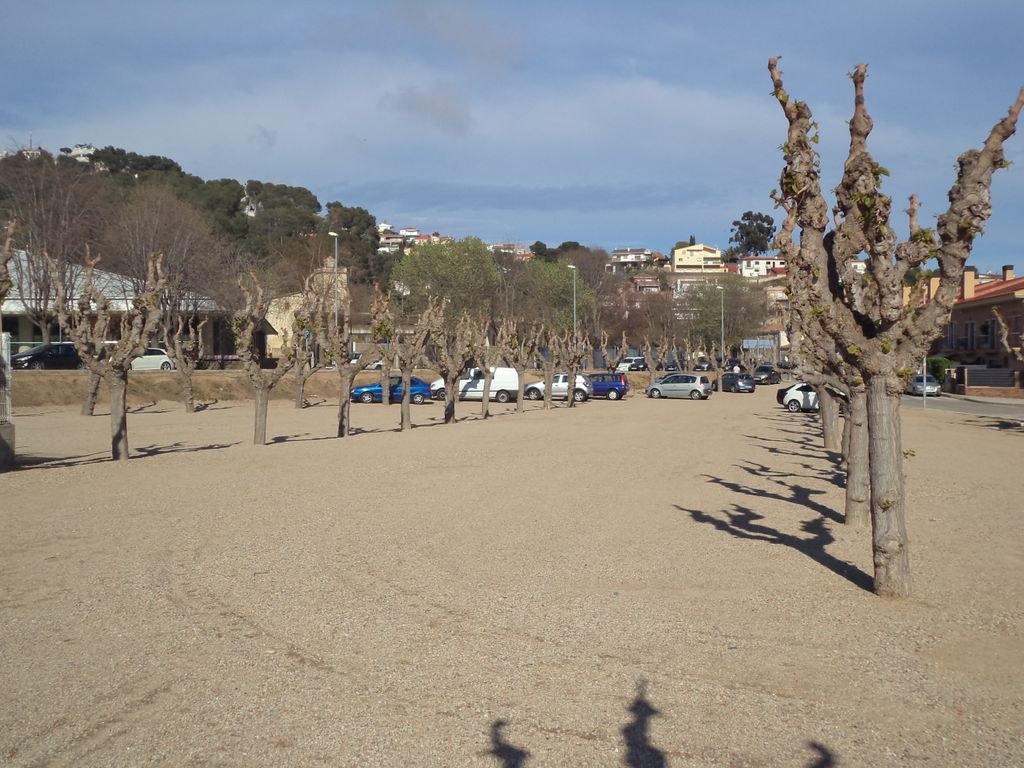  Obres de millora a dos solars municipals         .