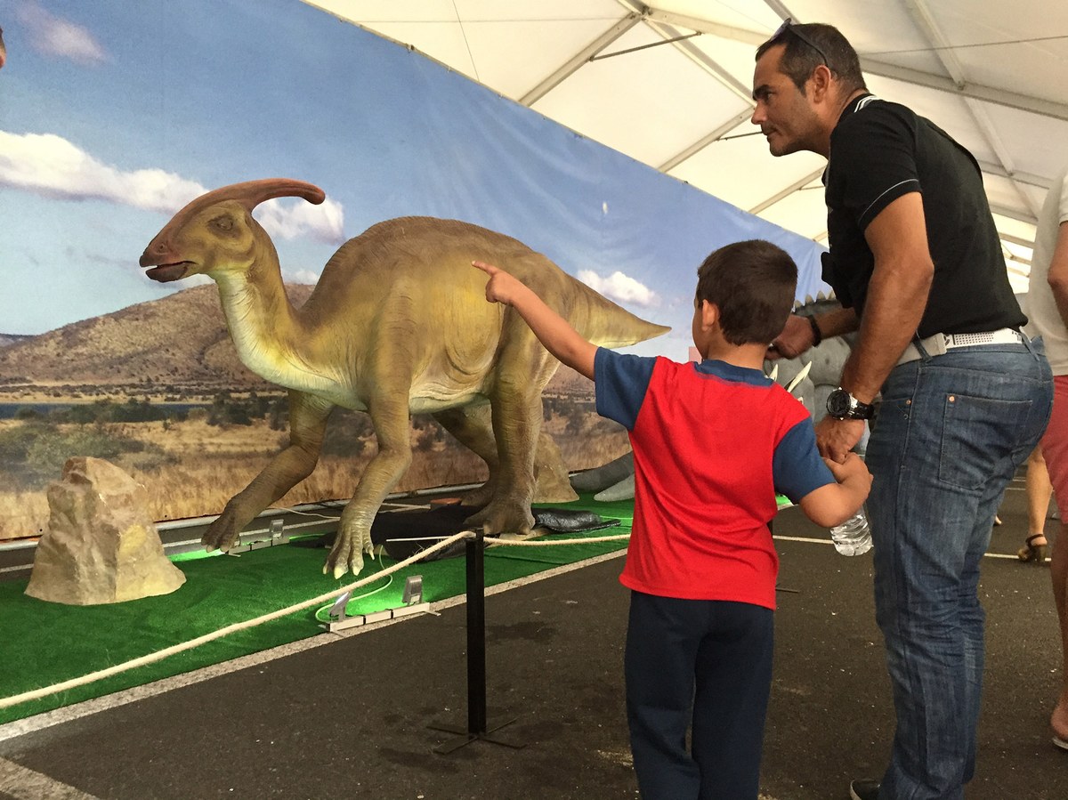 Arriba a Santa Susanna Dinosaurs Tour.