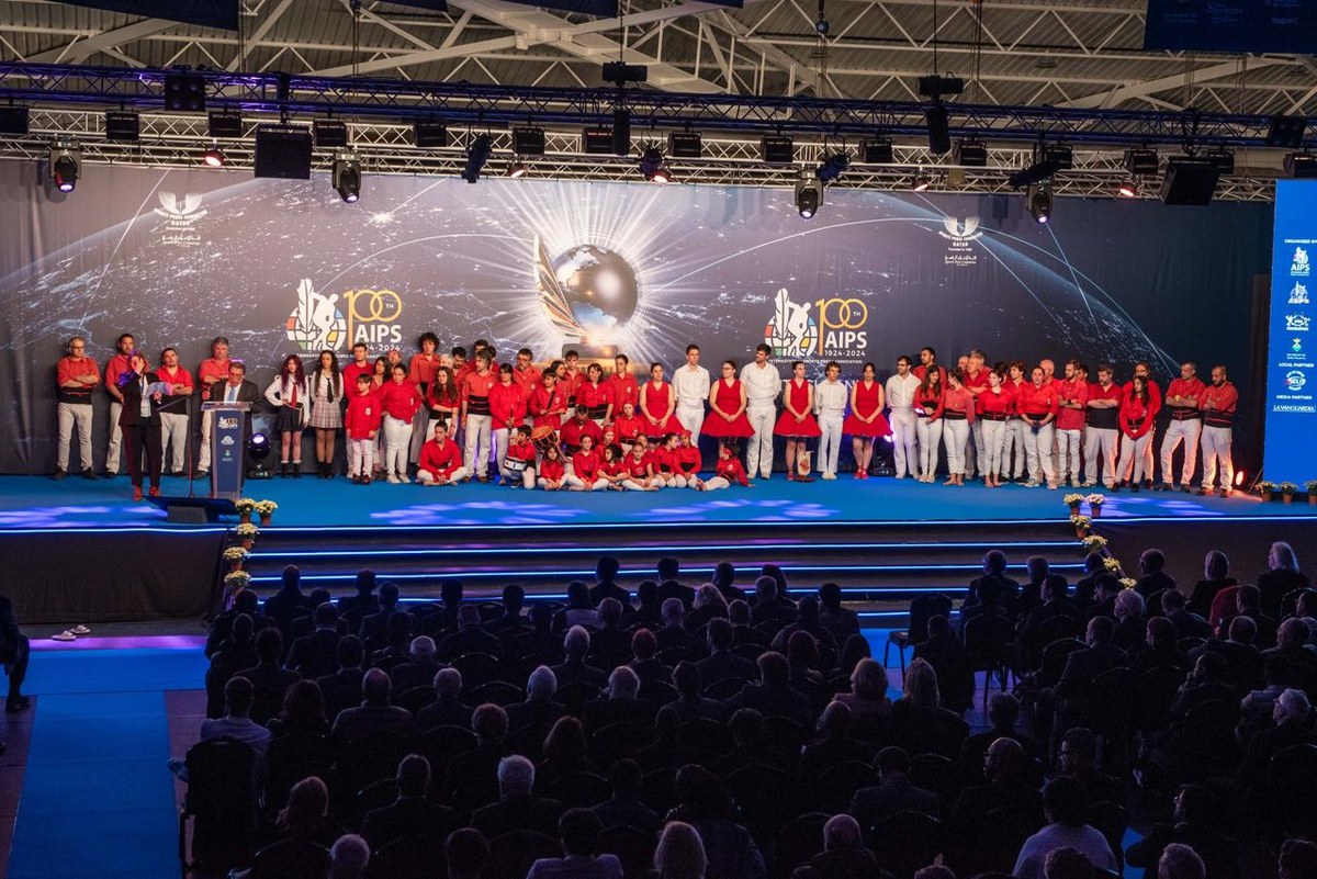 Campolier reivindica davant l'elit mundial de l'esport la unitat, dignitat i força d'una societat que no s'imposa límits.