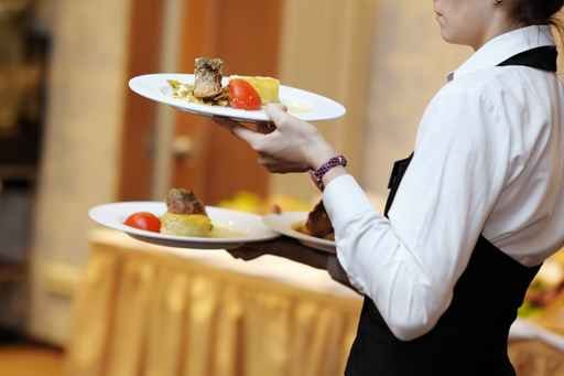 Curs gratuÈt d'hosteleria per a persones en situació d'atur.
