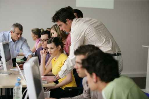 Cursos gratuÈts de formació per a comerciants..