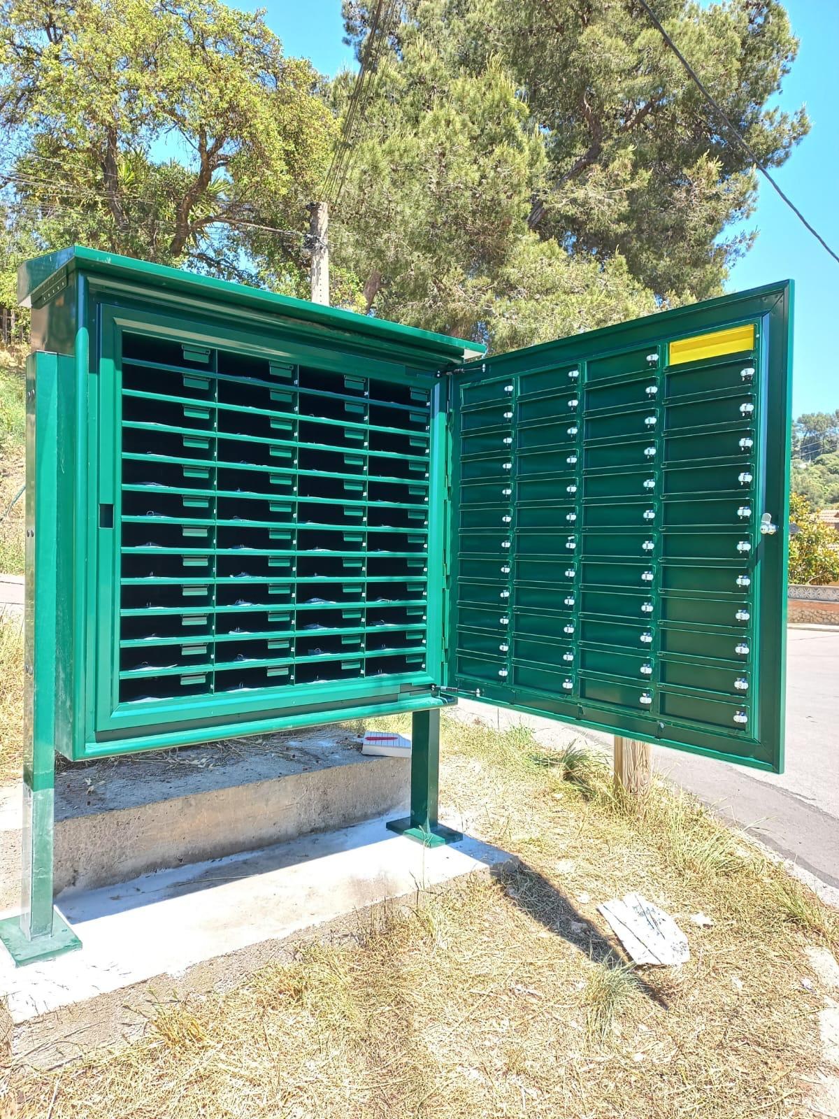 El nou armari de bústies de Ciutat Jardí ja està instal·lat.