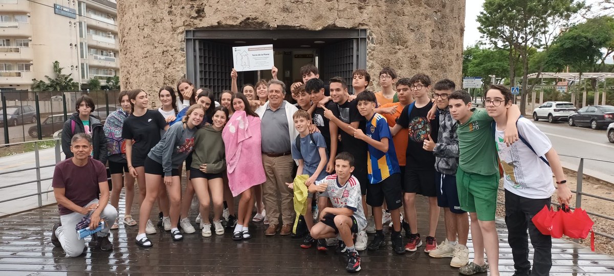 Els alumnes de secundària de l'IE Montagut "apadrinen" la torre de guaita de La Plana.