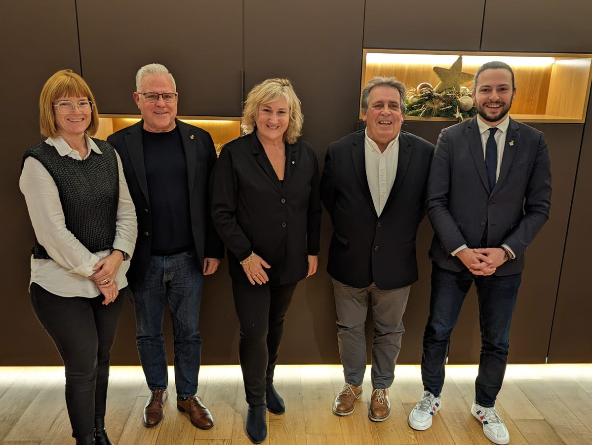 Els impulsors de l'Aliança de Municipis Turístics de costa es veuen amb la directora de Turisme de la Generalitat.