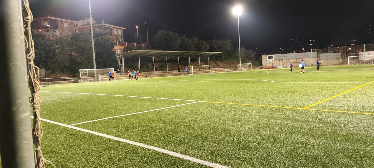 Els nous llums del camp de futbol reduiran la factura elèctrica fins el 70% sense perdre qualitat lumínica.