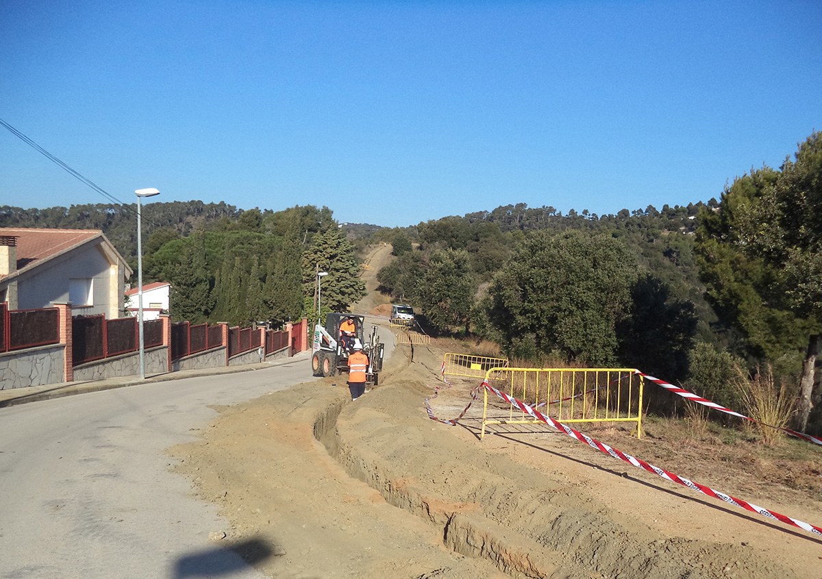 En marxa les obres de canalització d'aigua de la urbanització La Vall.