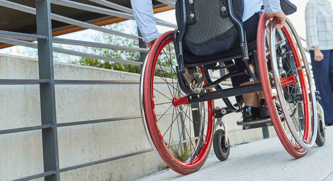 Formació gratuïta per fer que el teu negoci sigui accessible.