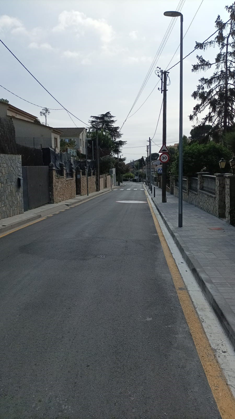 IDAE FEDER 4622 - L'Ajuntament reordena i millora la mobilitat de l'Alta Maresma i Can Torrent per reduir la contaminació.