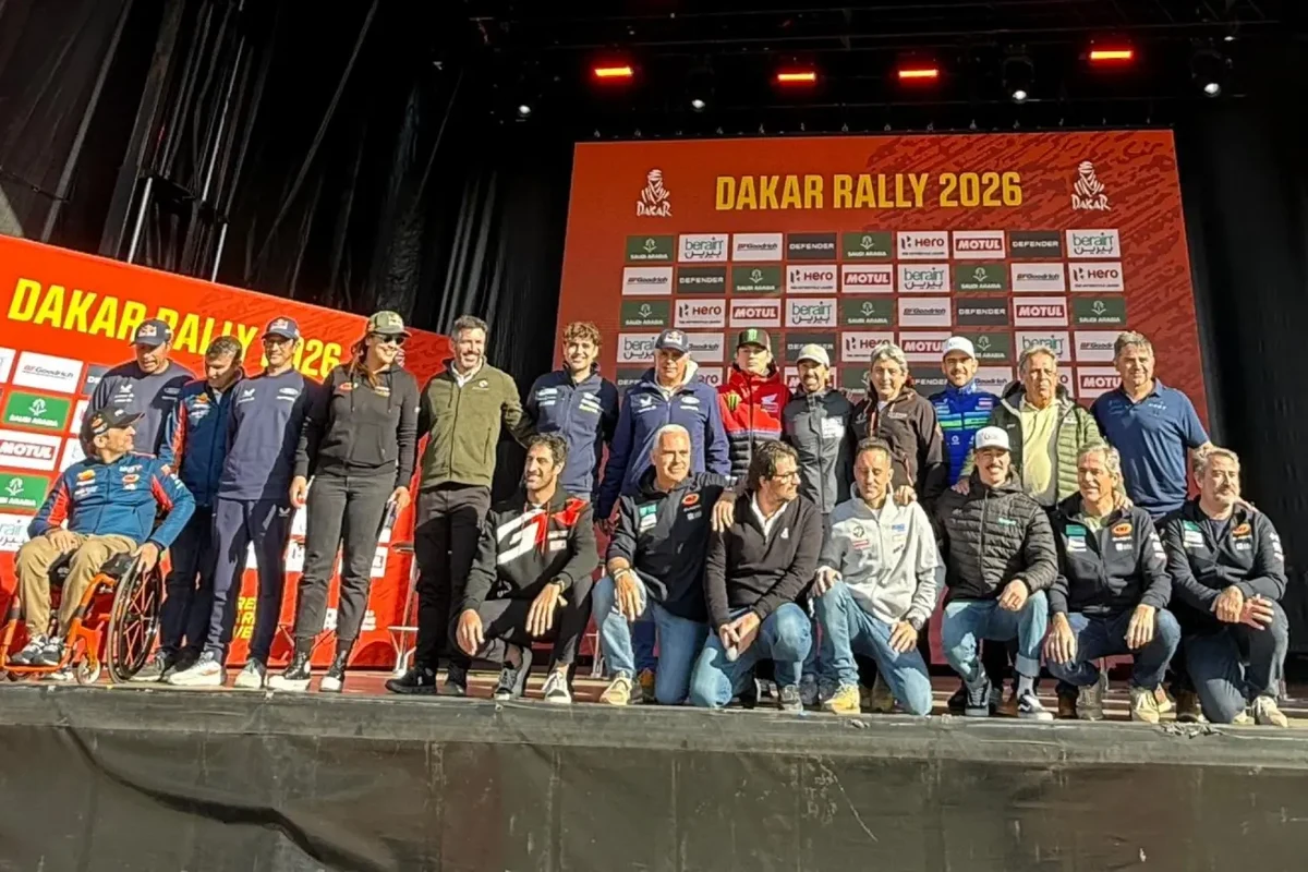 Santa Susanna converteix en una gran festa la caravana del Dakar 2026 que ha portat alguns dels millors pilots del món.