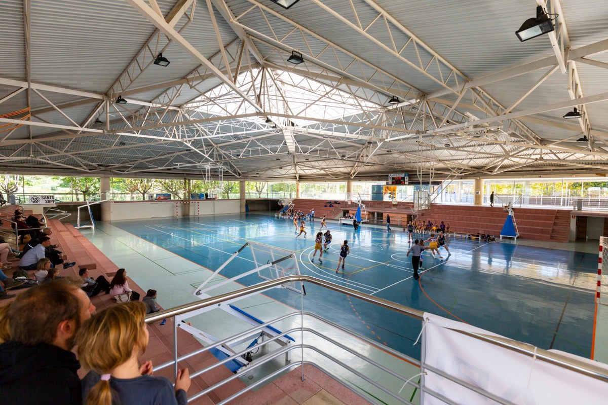 L’Ajuntament rehabilitarà el pavelló per crear dues noves sales polivalents, millorar-ne l’accés interior i exterior i fer-lo energèticament eficient.