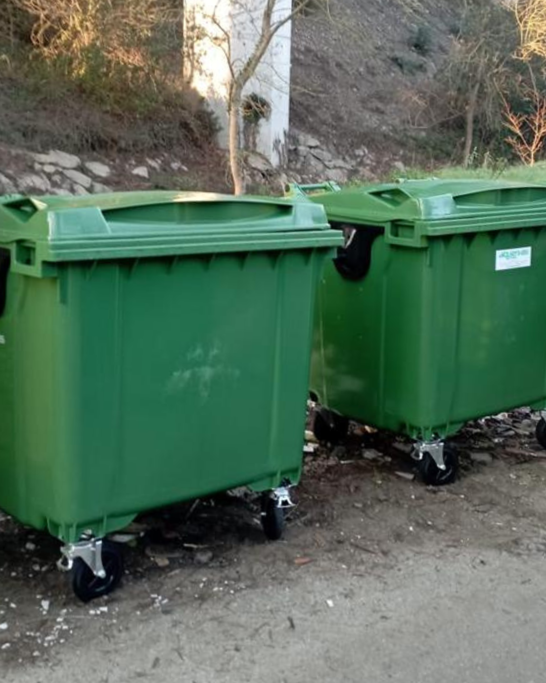 L'Ajuntament renova un centenar de contenidors de resta, envasos, paper i vidre per substituir els vells.