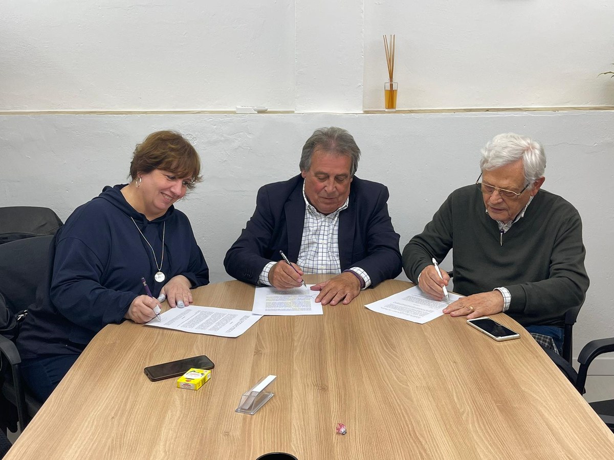 L'Ajuntament signa la cessió del terreny de La Vall on es construiran els 36 pisos de lloguer assequible .