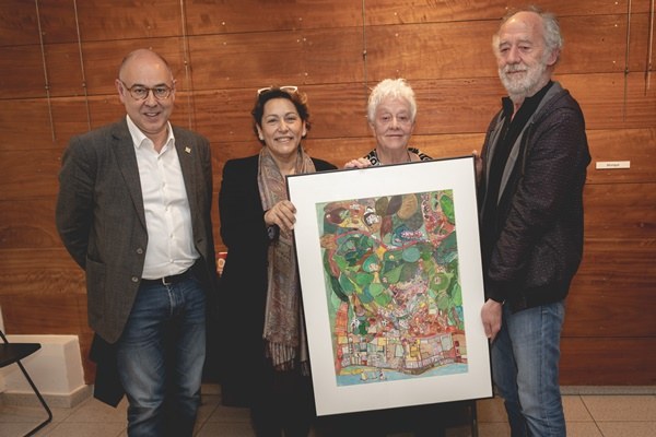 Nel Boya cedeix als ajuntaments del Mareme els quadres de l'exposició "El Maresme, més que mar".