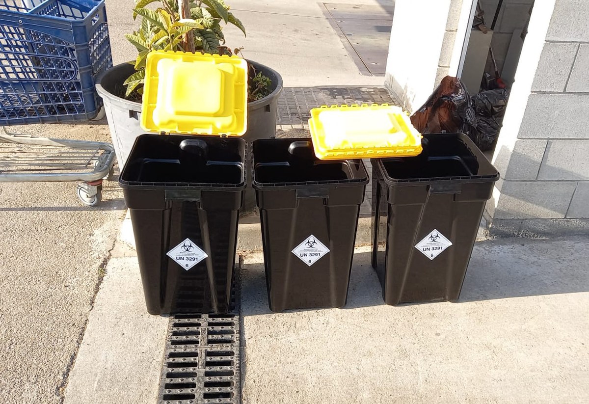 Nou servei per a la recollida d'agulles, xeringues i objectes punxants.