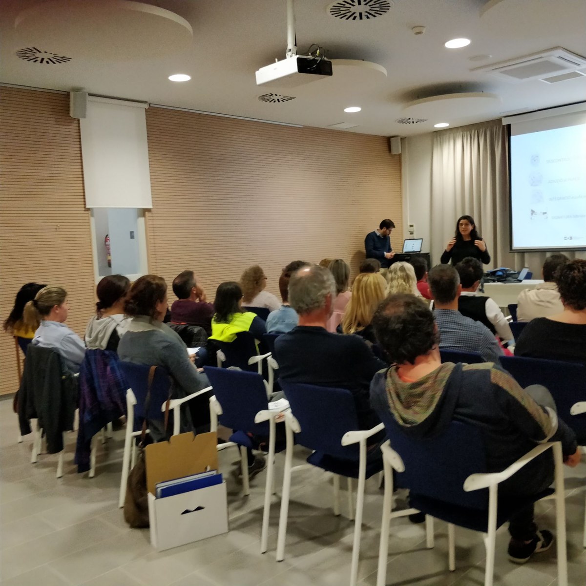 Participació i motivació al curs de formació d'administració electrònica.
