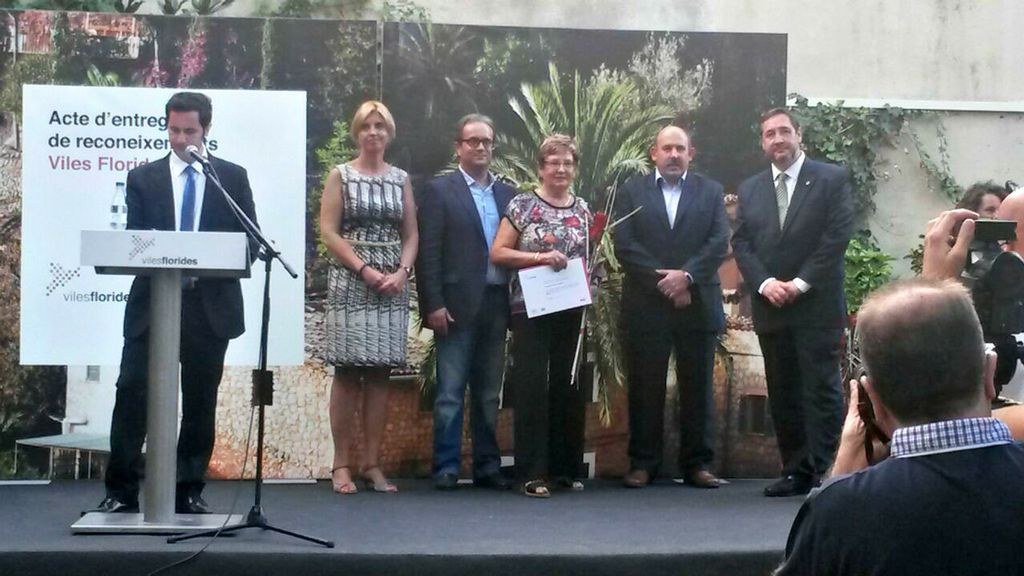 Santa Susanna aconsegueix dues Flors d'Honor a l'acte d'entrega de reconeixements Viles Florides 2014..