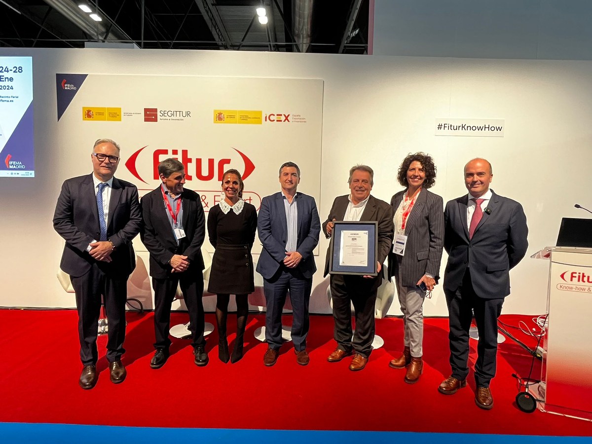 Santa Susanna és la primera destinació turística de sol i platja d'Espanya que certifica la seva petjada de carboni.