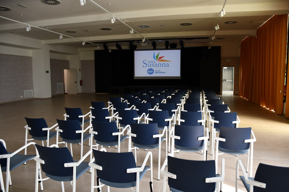 Santa Susanna ja gaudeix de la Sala Polivalent i dels aularis del Centre Cívic de primer nivell.