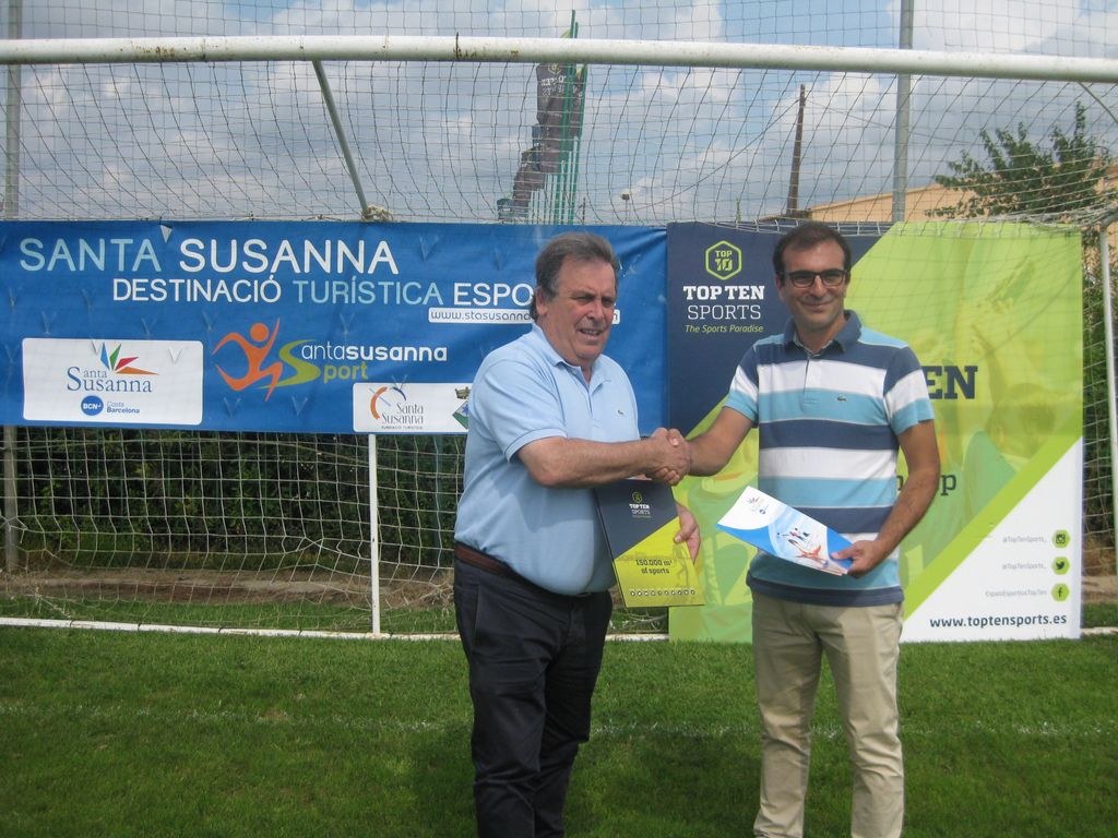Santa Susanna signa un conveni amb Top Ten esports per ampliar la seva oferta turística esportiva.
