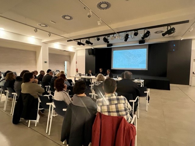 Una vintena de veïns participen en el taller sobre l'Agenda Urbana 2030 i aporten propostes per millorar el poble  .