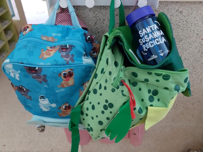 Ampolles de plàstic reciclat per als escolars