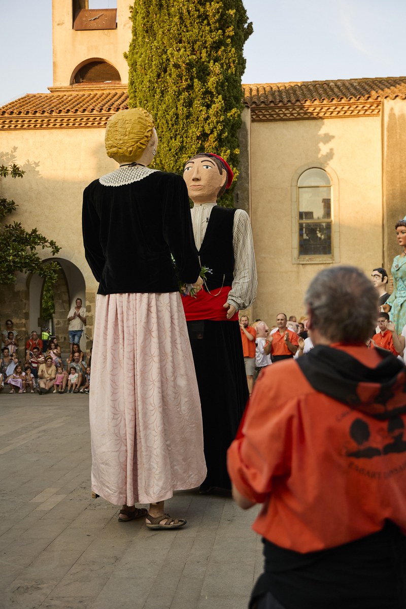 La colla de geganters i grallers i Esbart Dansaire de Santa Susanna