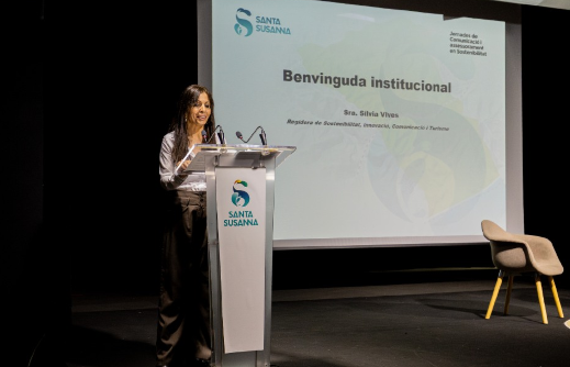 La regidora de Turisme, adreçant unes paraules als assistents